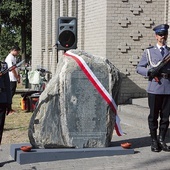 Pomnik na cmentarzu upamiętnia żyrardowskie ofiary sowieckiego mordu.