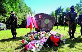 ▲	Obelisk stanął w pobliżu kościoła parafialnego pw. św. Antoniego Padewskiego.