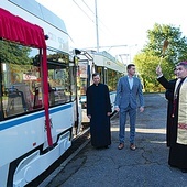 Przed wyruszeniem w drogę pojazdy poświęcił bp Zieliński.