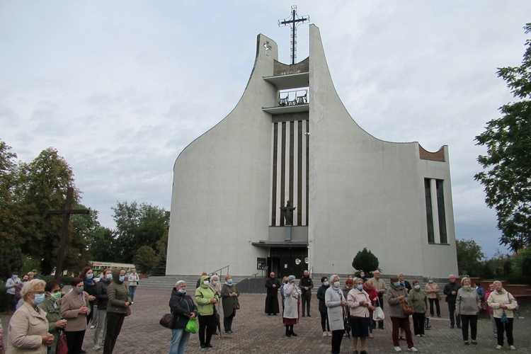 Oleśnica. Koronka do Bożego Miłosierdzia na ulicach miast świata