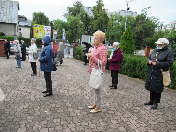 Oleśnica. Koronka do Bożego Miłosierdzia na ulicach miast świata