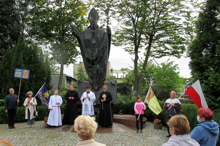 Oleśnica. Koronka do Bożego Miłosierdzia na ulicach miast świata