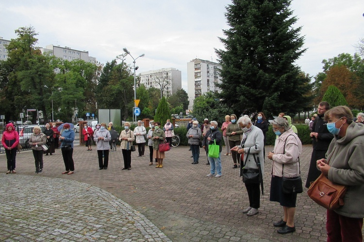 Oleśnica. Koronka do Bożego Miłosierdzia na ulicach miast świata