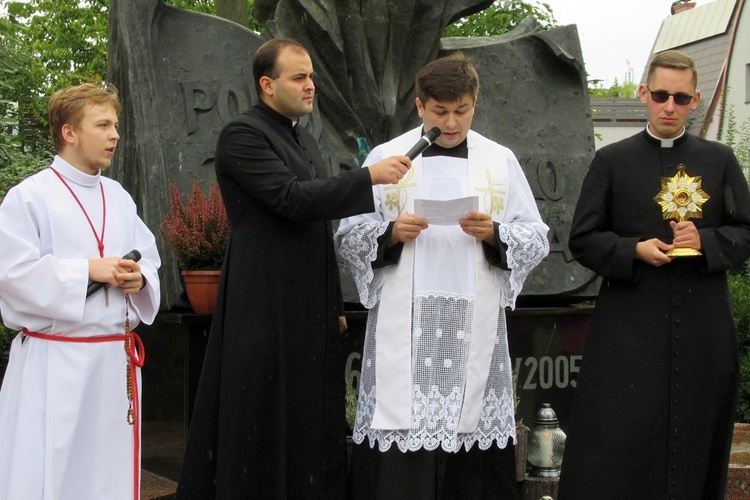 Oleśnica. Koronka do Bożego Miłosierdzia na ulicach miast świata