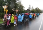 Mimo deszczu do Matki Bożej Świętorodzinnej pielgrzymowało niemal 200 osób. 