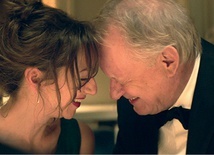 W Wigilię Bożego Narodzenia Anja (Andrea Bræin-Hovig) i Tomas (Stellan Skarsgård) dowiadują się, że kobieta jest nieuleczalnie chora.