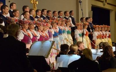 "Śląsk" zauroczył prezencją, jakością wykonania i wzruszył tematyką wykonanych utworów.