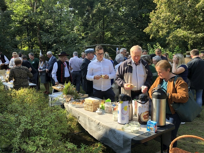 Uroczystość 74. rocznicy zbrodni na partyzantach "Bartka" - na Scharfenbergu