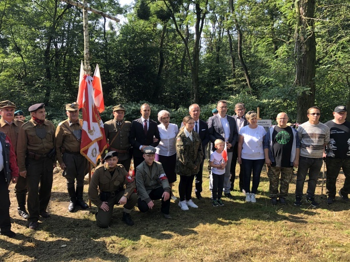 Uroczystość 74. rocznicy zbrodni na partyzantach "Bartka" - na Scharfenbergu