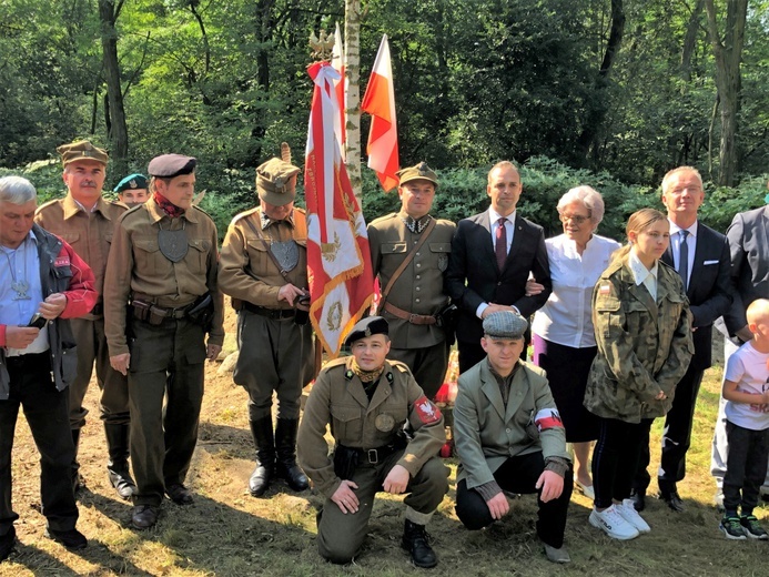 Uroczystość 74. rocznicy zbrodni na partyzantach "Bartka" - na Scharfenbergu