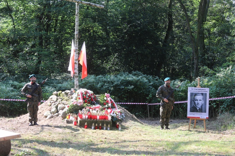 Uroczystość 74. rocznicy zbrodni na partyzantach "Bartka" - na Scharfenbergu