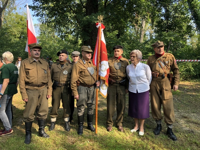 Uroczystość 74. rocznicy zbrodni na partyzantach "Bartka" - na Scharfenbergu