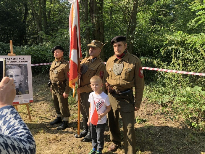 Uroczystość 74. rocznicy zbrodni na partyzantach "Bartka" - na Scharfenbergu