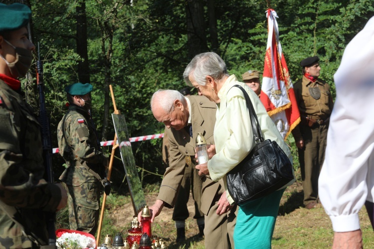 Uroczystość 74. rocznicy zbrodni na partyzantach "Bartka" - na Scharfenbergu