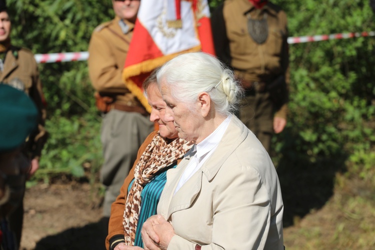 Uroczystość 74. rocznicy zbrodni na partyzantach "Bartka" - na Scharfenbergu