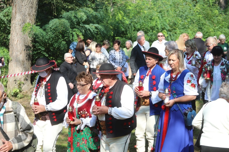 Uroczystość 74. rocznicy zbrodni na partyzantach "Bartka" - na Scharfenbergu