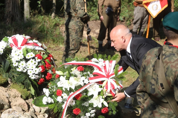 Uroczystość 74. rocznicy zbrodni na partyzantach "Bartka" - na Scharfenbergu