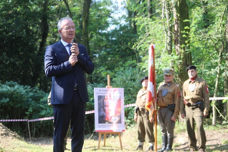 Uroczystość 74. rocznicy zbrodni na partyzantach "Bartka" - na Scharfenbergu