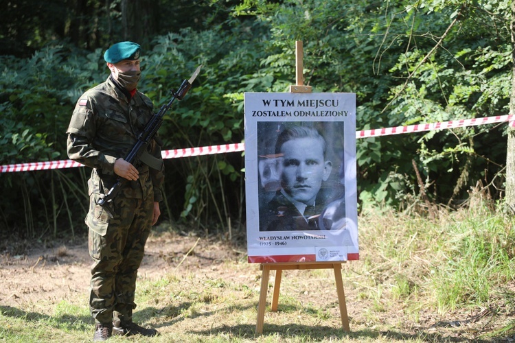 Uroczystość 74. rocznicy zbrodni na partyzantach "Bartka" - na Scharfenbergu