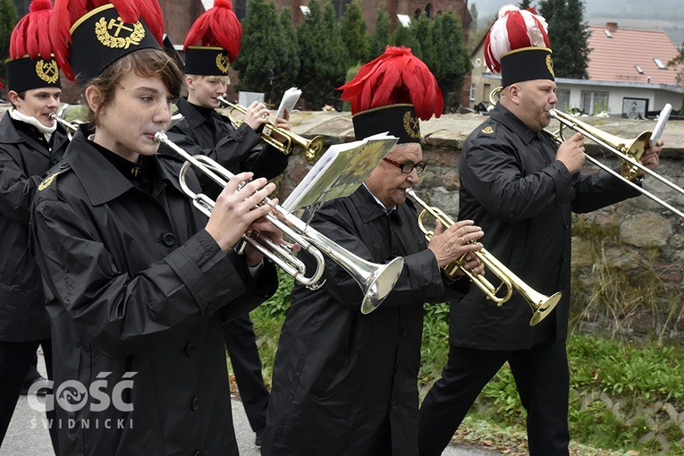 Nowa Ruda Słupiec. Pogrzeb ks. Dariusza Kowalczuka