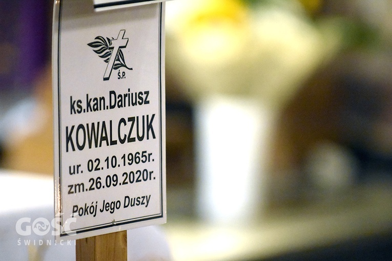 Nowa Ruda Słupiec. Pogrzeb ks. Dariusza Kowalczuka