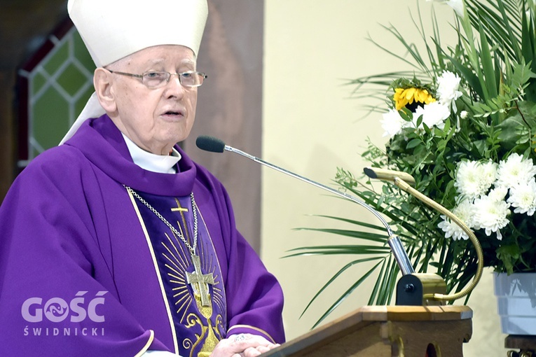 Nowa Ruda Słupiec. Pogrzeb ks. Dariusza Kowalczuka