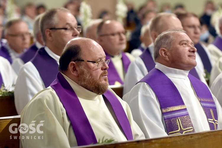 Nowa Ruda Słupiec. Pogrzeb ks. Dariusza Kowalczuka