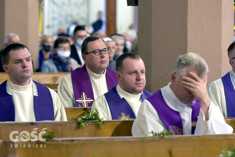 Nowa Ruda Słupiec. Pogrzeb ks. Dariusza Kowalczuka