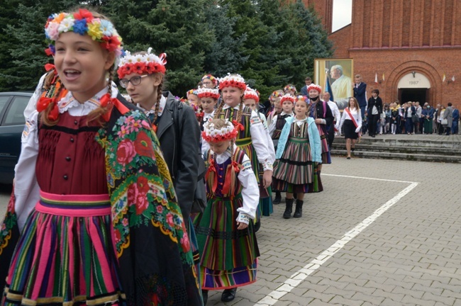 Św. Jan Paweł II patronem Szkoły Podstawowej w Wolanowie