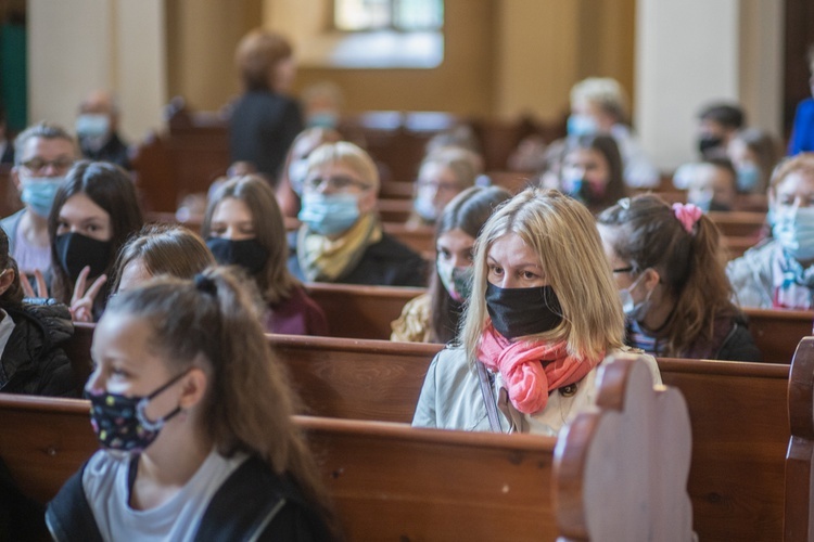 ​Uroczystość nadania SP w Starych Bogaczowicach im. św. Jana Pawła II. 