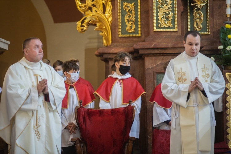 ​Uroczystość nadania SP w Starych Bogaczowicach im. św. Jana Pawła II. 