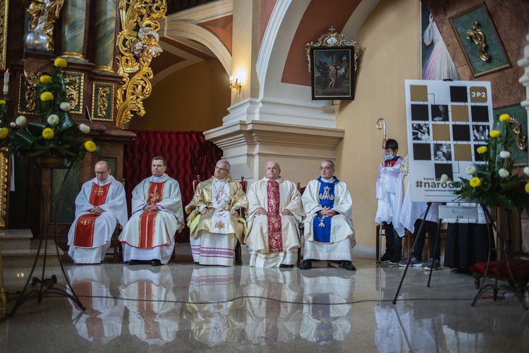 ​Uroczystość nadania SP w Starych Bogaczowicach im. św. Jana Pawła II. 