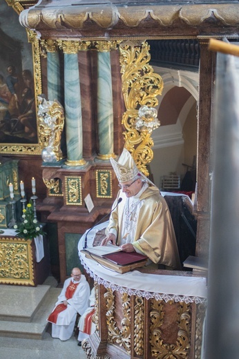 ​Uroczystość nadania SP w Starych Bogaczowicach im. św. Jana Pawła II. 