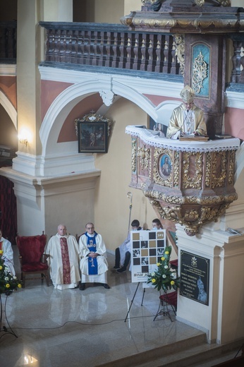 ​Uroczystość nadania SP w Starych Bogaczowicach im. św. Jana Pawła II. 