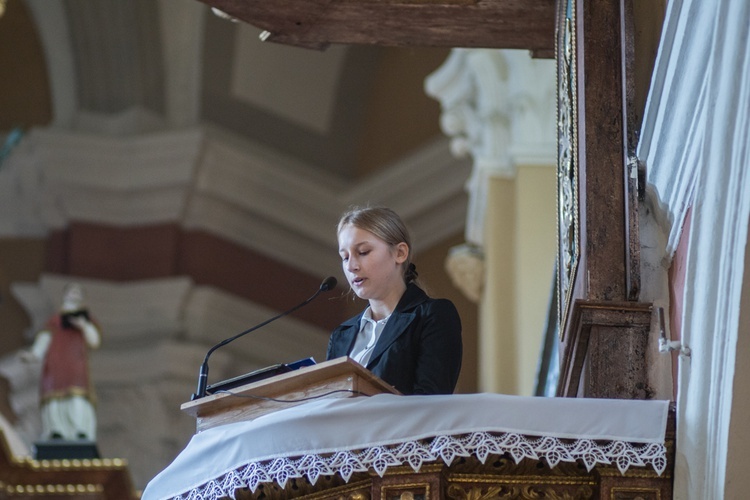 ​Uroczystość nadania SP w Starych Bogaczowicach im. św. Jana Pawła II. 