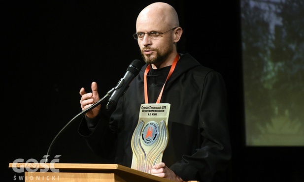 Ojciec Cyprian Tomaszczuk w czasie konferencji na kongresie.