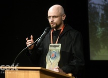 Ojciec Cyprian Tomaszczuk w czasie konferencji na kongresie.