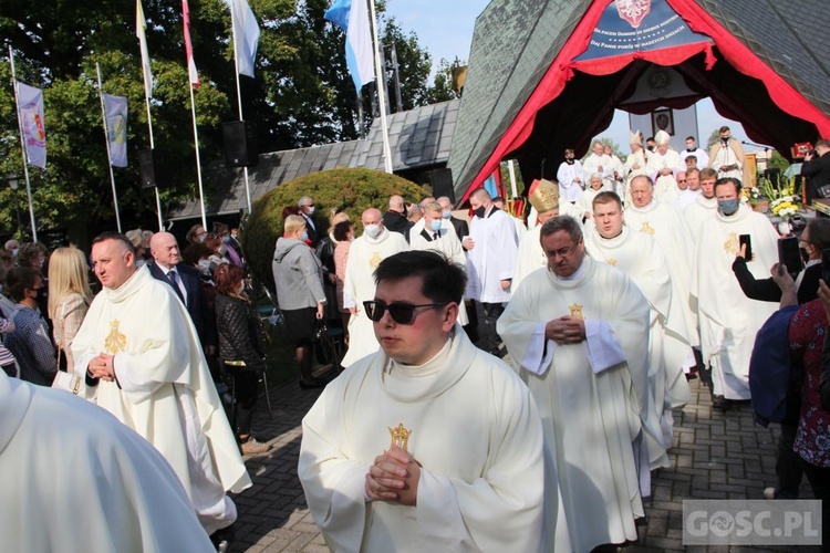 Odpust różańcowy i wręczenie diecezjalnych odznaczeń w Rokitnie