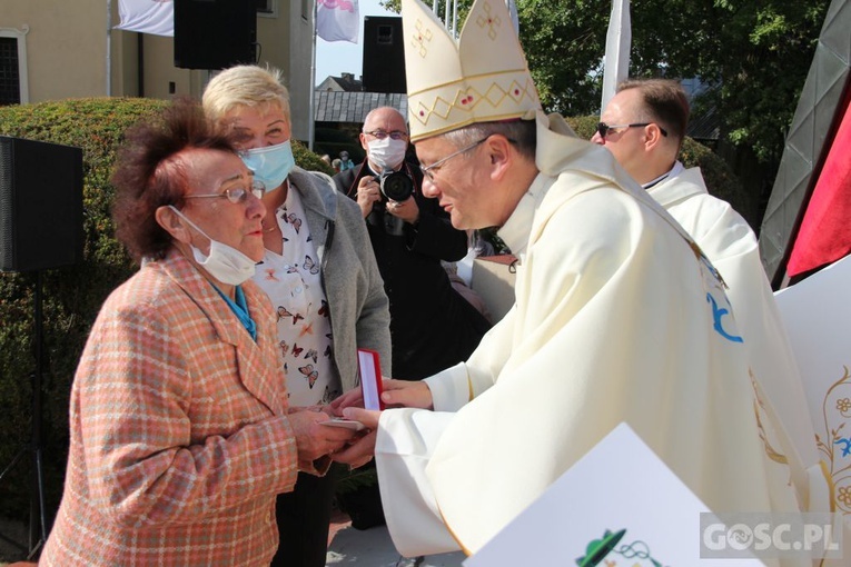 Odpust różańcowy i wręczenie diecezjalnych odznaczeń w Rokitnie