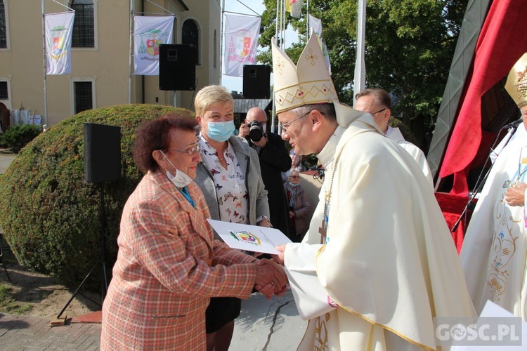 Odpust różańcowy i wręczenie diecezjalnych odznaczeń w Rokitnie