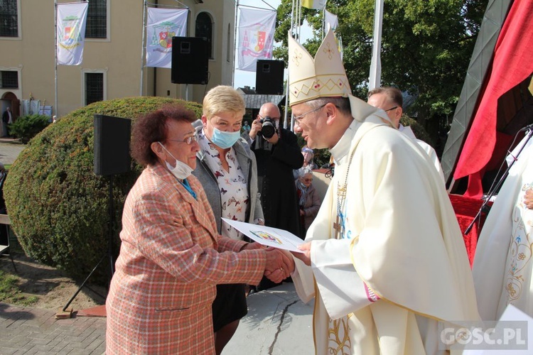 Odpust różańcowy i wręczenie diecezjalnych odznaczeń w Rokitnie