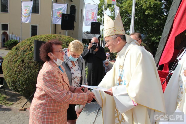 Odpust różańcowy i wręczenie diecezjalnych odznaczeń w Rokitnie