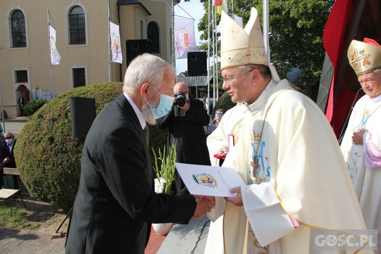 Odpust różańcowy i wręczenie diecezjalnych odznaczeń w Rokitnie