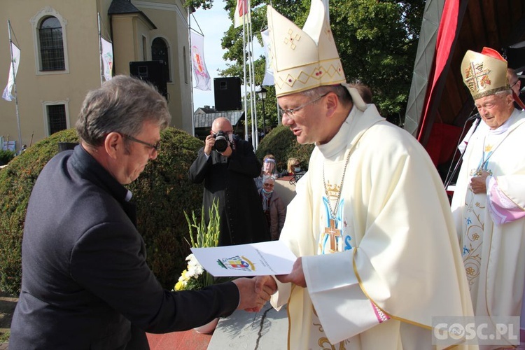 Odpust różańcowy i wręczenie diecezjalnych odznaczeń w Rokitnie