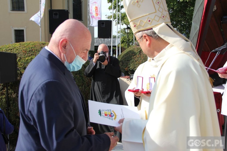 Odpust różańcowy i wręczenie diecezjalnych odznaczeń w Rokitnie