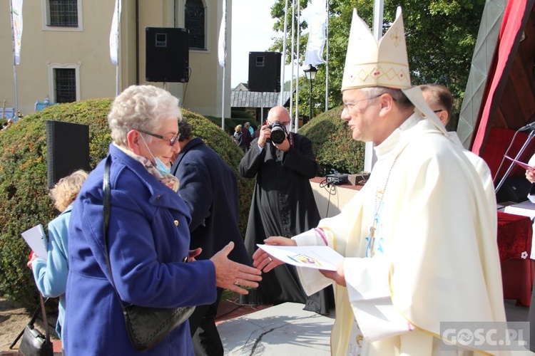 Odpust różańcowy i wręczenie diecezjalnych odznaczeń w Rokitnie