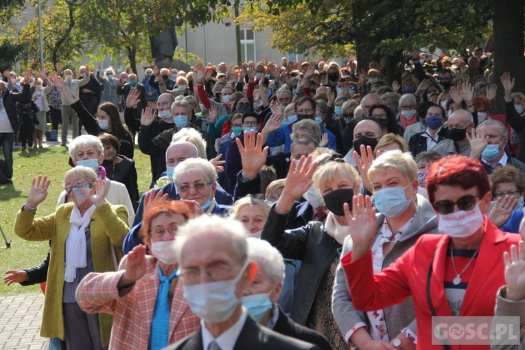 Odpust różańcowy i wręczenie diecezjalnych odznaczeń w Rokitnie