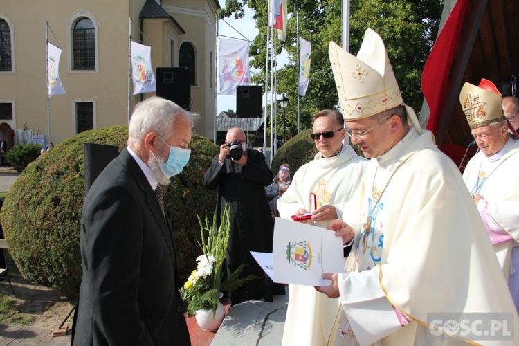 Odpust różańcowy i wręczenie diecezjalnych odznaczeń w Rokitnie