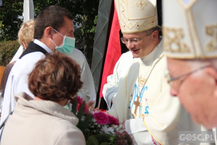 Odpust różańcowy i wręczenie diecezjalnych odznaczeń w Rokitnie