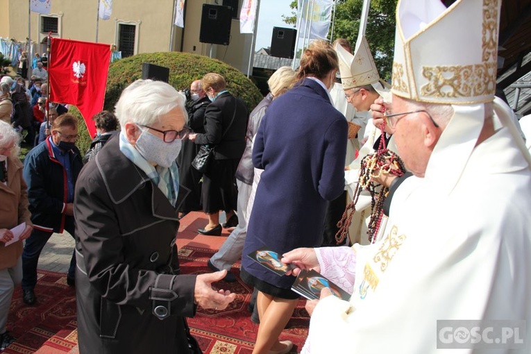 Odpust różańcowy i wręczenie diecezjalnych odznaczeń w Rokitnie